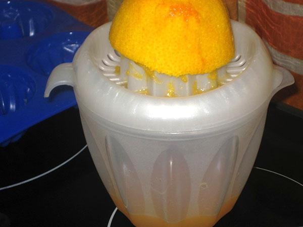 exprimir jugo de naranja