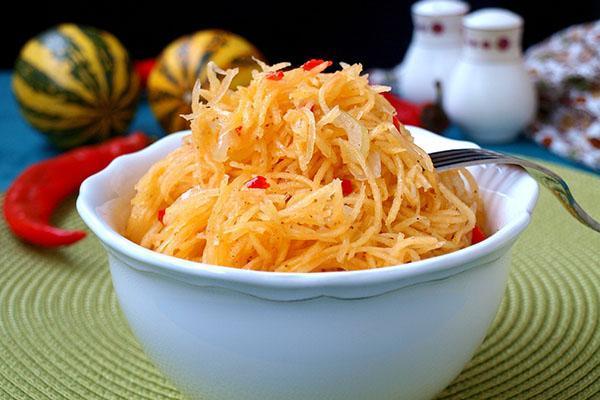 aperitivo de daikon en escabeche