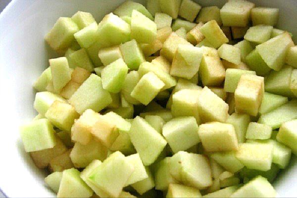 manzanas y melón en cubitos