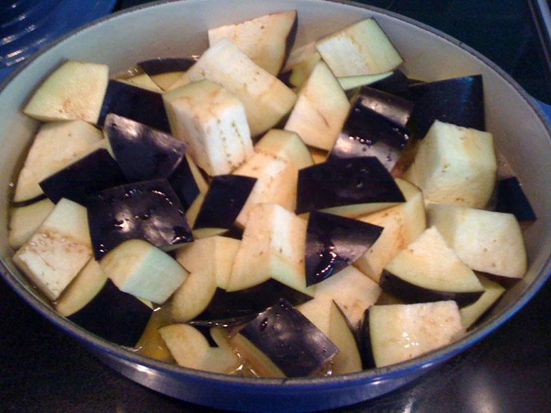 faire bouillir des aubergines tranchées