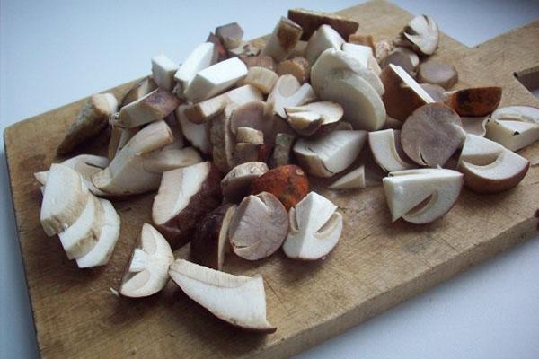 hacher les champignons