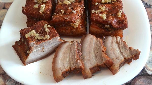 manteca de cerdo con piel de cebolla al horno