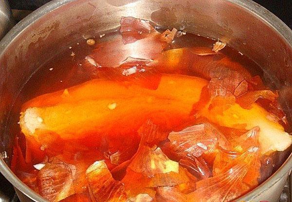 verter manteca de cerdo con caldo