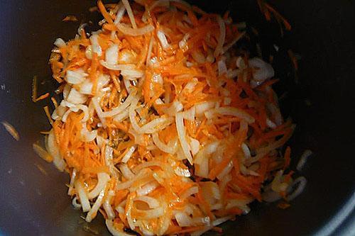 sofreír las zanahorias con cebolla