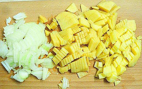 pelar y picar patatas y cebollas