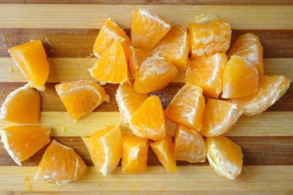 pelar y picar frutas cítricas