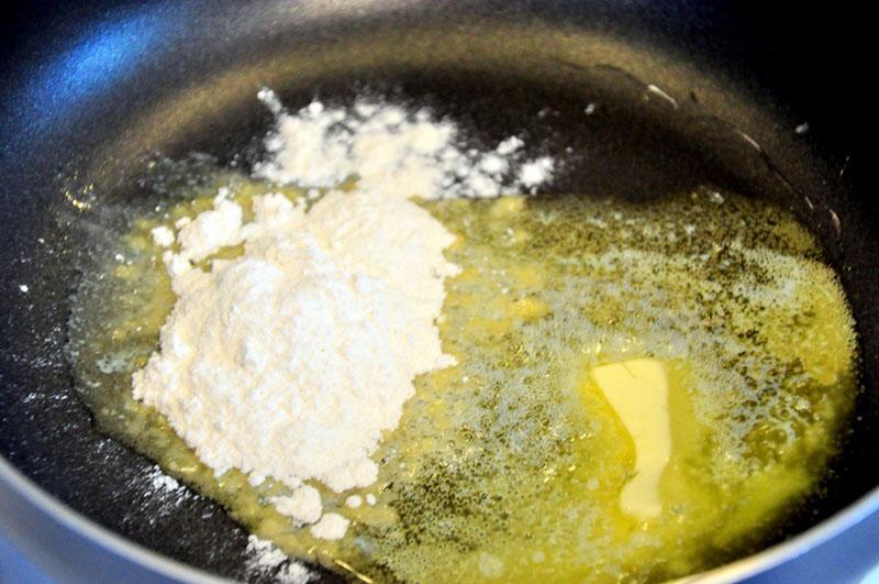 freír harina con mantequilla