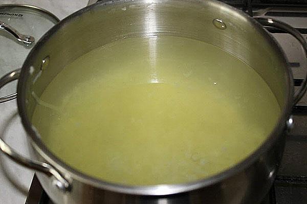 bouillon de pommes de terre pour faire de la pâte