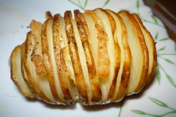 pommes de terre au micro-ondes selon la recette de grand-mère