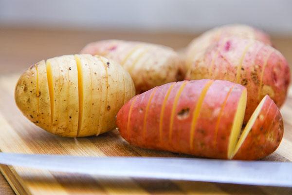 laver et couper les pommes de terre