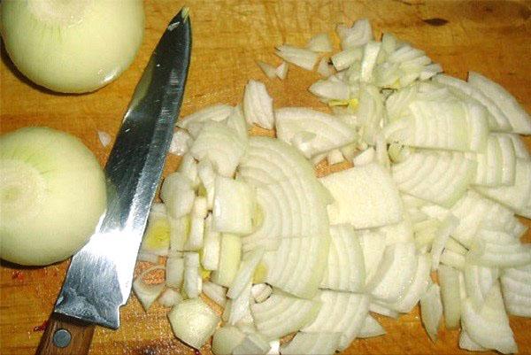 cortar la cebolla en cubos