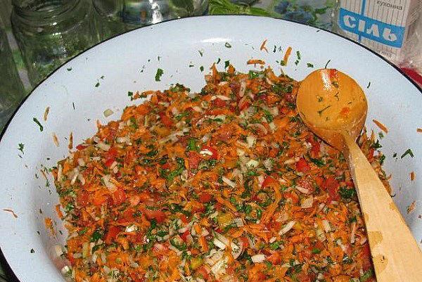 mezclar ingredientes con sal