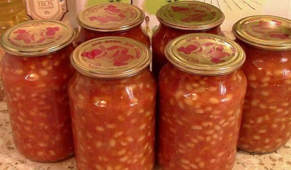 deliciosos frijoles en tomate para el invierno