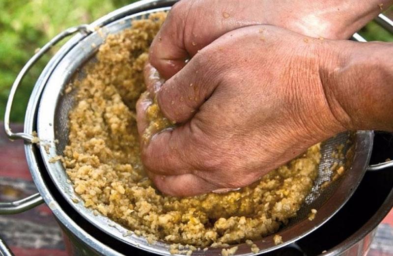 filtrer le jus de gâteau