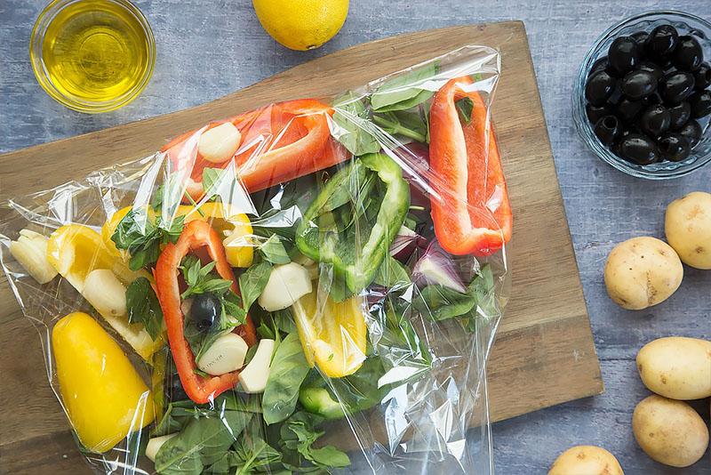 mettre les légumes dans un four à rôtir