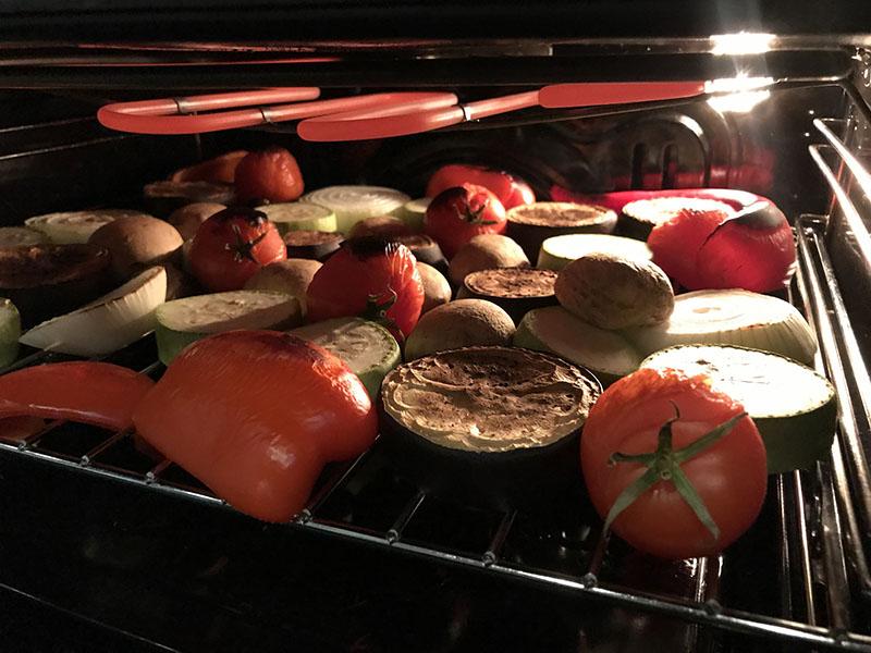 verduras al horno en el horno