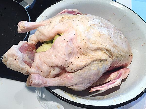 rellenar un ganso con manzanas