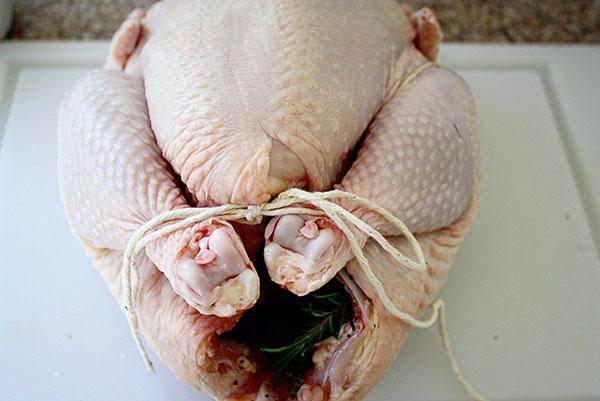 atar las piernas con cordel