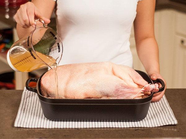 poner la gallina en el molde