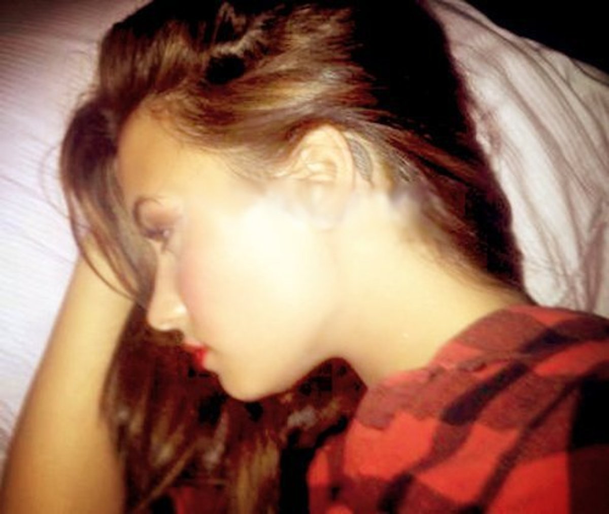 demi_lovato_ear_tattoo_feather