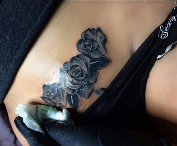 Der Beitrag, der die Tattoo-Vertuschung von Hazel-E zeigt, wurde von The Shade Room aufgegriffen und schnell viral, sehr zur Freude des Reality-TV-Stars und ihres Tätowierers. Hazel-E hofft besser nur, dass das Verdecken von Katt Williams' Namen mit einer Tattoo-Hommage an ihren neuen Freund am Geburtstag des Komikers ihn nicht wütend macht.