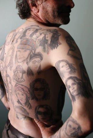 صورة عبر المرآة رجل خائف: (التحديق الصامت) ميليجينكو بارسريساس بوكوفيتش: 