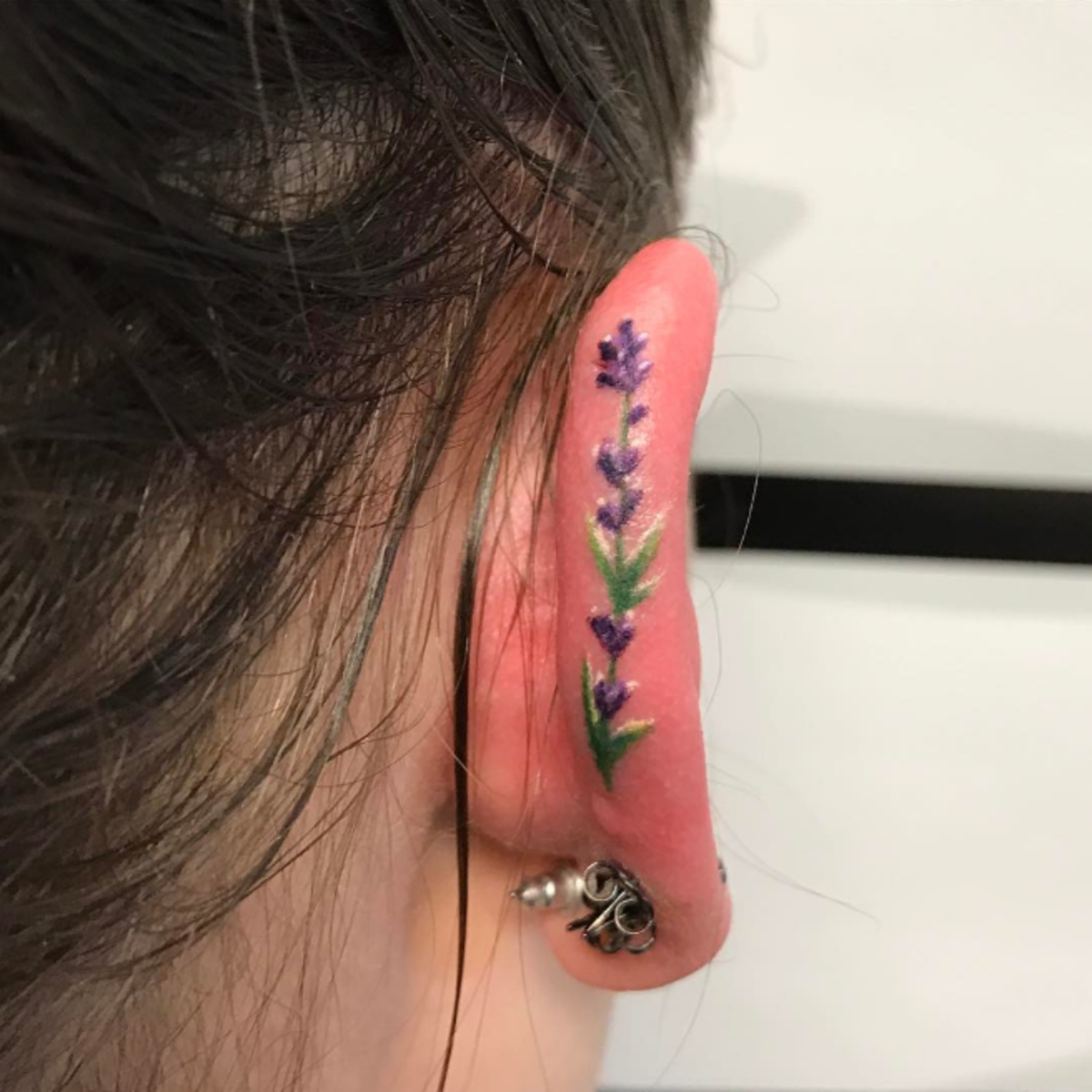 Helix-Tattoo von Kyle Berg. Foto: Instagram.