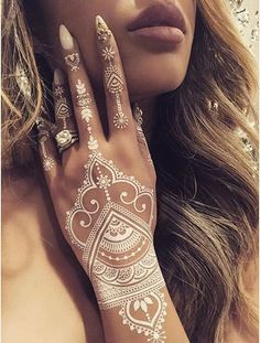 Henna Tattoo Designs - TOP 140 Designs und Ideen für Henna-Liebhaber