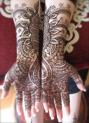 Dicke Haut ist ideal für Mehndi, um zu festigen und zu halten.