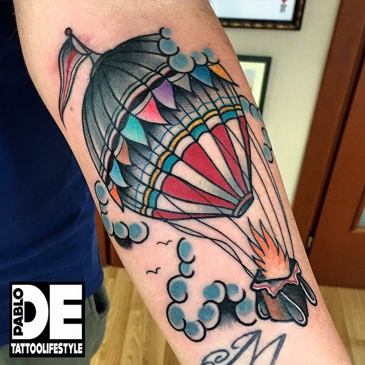 Heißluftballon-Tattoos sind nicht von dieser Welt erstaunlich