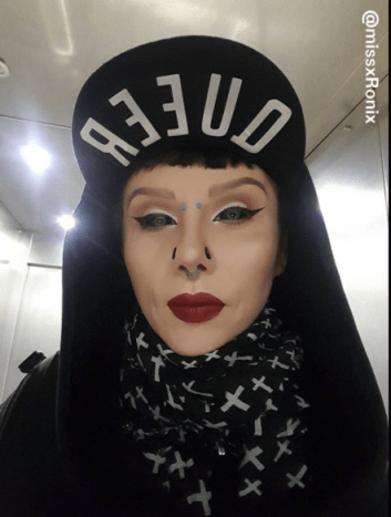 إنه سلاح ذو حدين إلى حد ما ، كما كان الحال قبل هذه الطفرة بأكملها ، لم يكن لدى الناس أي دليل ، لذلك لم يشككوا في جنس شخص ما بنفس القدر. الآن حتى صديقاتي من رابطة الدول المستقلة يُسألن - هل أنت فتاة حقيقية؟ ما أقصده حتى أنه ليس لدي أدنى فكرة. بالنسبة لي هو مهم لأنه يفتح حوارًا. هناك الكثير من الأشخاص الذين ينجذبون إلينا ، لكن معظمهم يخافون جدًا من الاعتراف بذلك. لقد جربت تطبيقات المواعدة ، بالطبع ذكرت من أنا لأنني فخورة بها ، فهي توفر الكثير من الشرح ولا تضعني في مواقف خطيرة. يُقتل الكثير منا كل عام لمجرد أن بعض الرجال مفتولي العضلات لا يستطيعون التعامل مع حقيقة تخيلهم لامرأة متحولة. يجعل الناس أكثر وعيا به. أعتقد أنه أصبح أكثر قبولًا وهذا شيء جيد. مواعدة امرأة متحولة أو حتى التسكع معنا ، يمكن أن يكون صراعًا للأشخاص الذين لا يشعرون بالراحة تجاه حياتهم الجنسية ، كما قد يشكك الآخرون في ذلك. كم مرة سمعت - 