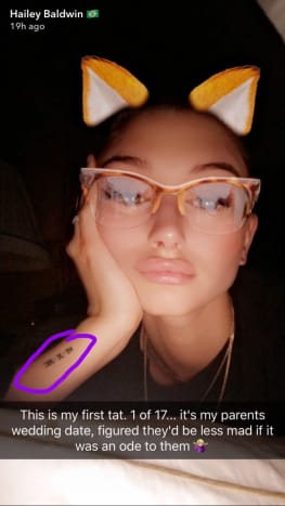 Hailey Baldwin enthüllte die Geschichte hinter ihrem ersten Tattoo auf Snapchat. Foto: Snapchat/Hailey Baldwin.