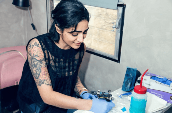 Shanzey dostala nápad na mobilní obchod s tetováním pro všechny ženy, zatímco pracovala v obchodě v Brooklynu v New Yorku. 
