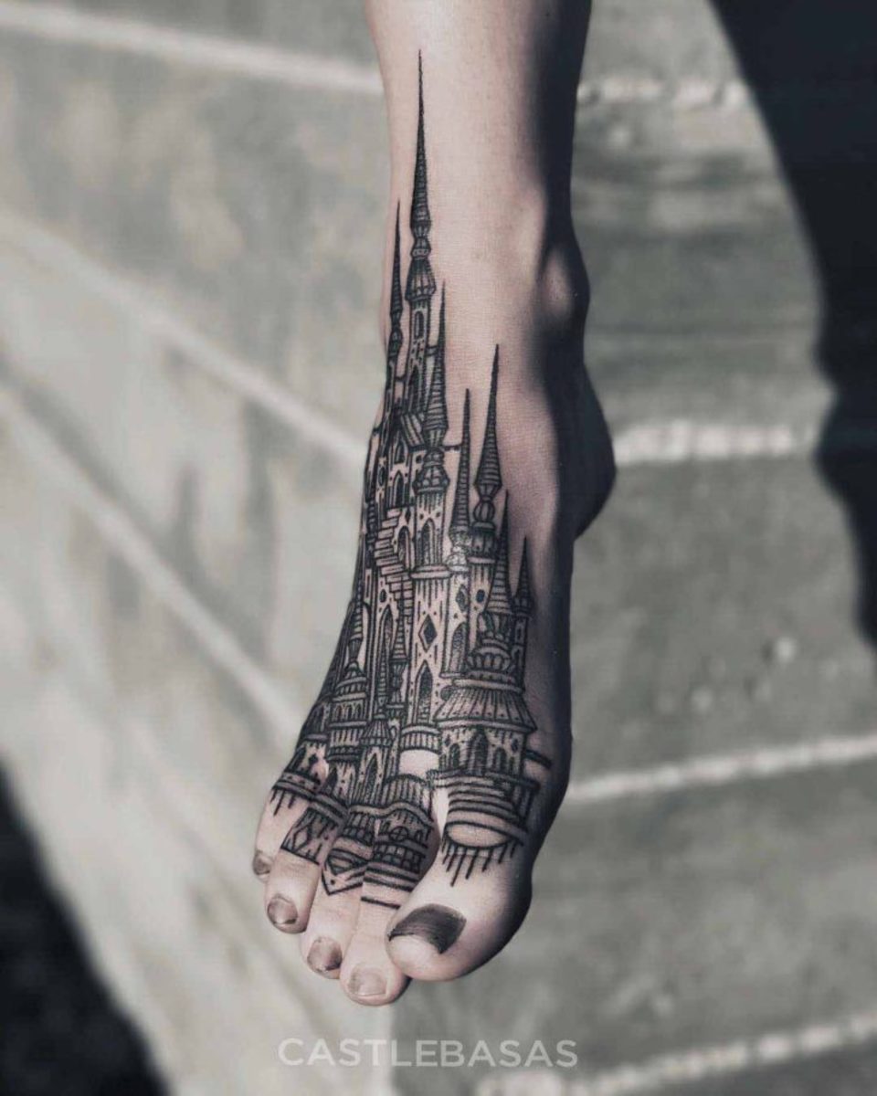 Schloss-Tattoo-auf-Fuß-von-Castlebasas-728x910