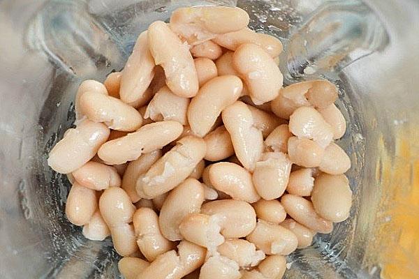 colar frijoles enlatados