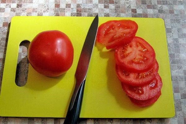 cortar los tomates en rodajas