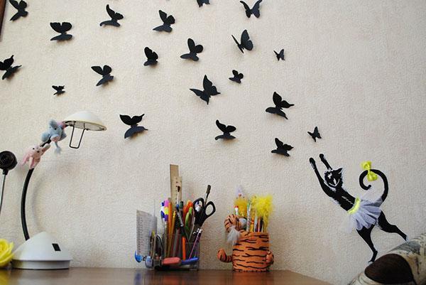 mariposas de papel en el interior