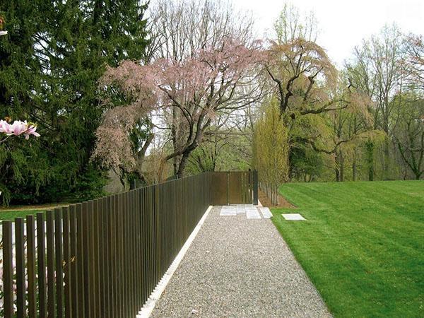 clôture en bois dans le pays