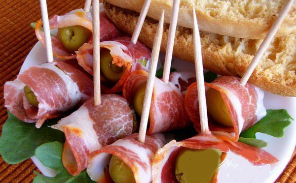 aceitunas rellenas en tocino