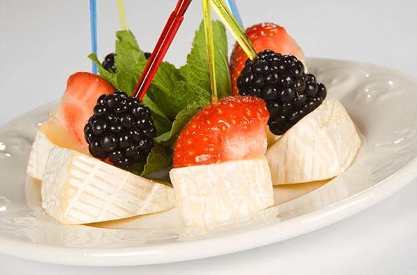 collation de fruits et de fromage