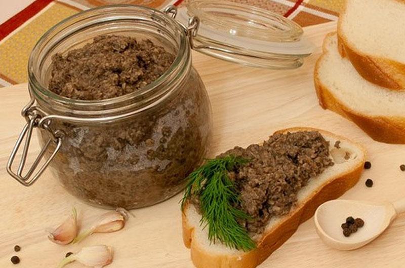 Caviar de champiñones: receta de boletus boletus con salsa de tomate y vino