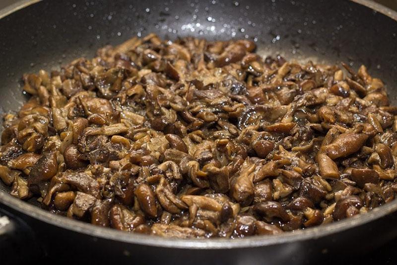 los champiñones están listos para picar