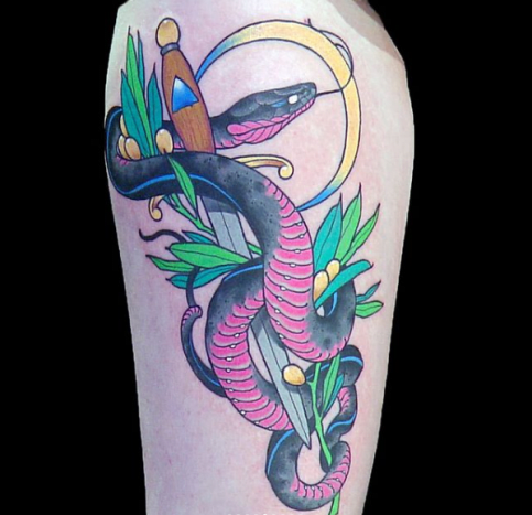 Dále Anthony Michaels předvedl své 6hodinové tetování hada. Porotci si užili tok díla, zejména kontrast, který měsíc dával celkovému tetování.