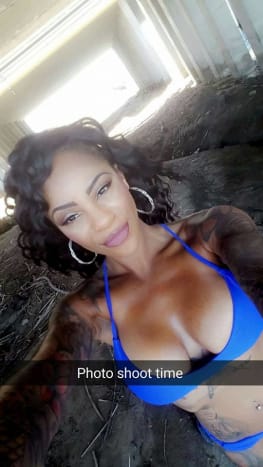 Shawna Naysia im Bikini