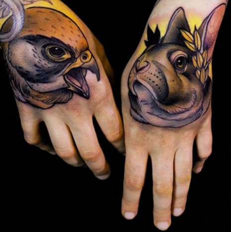 Artwork/Foto von Daniel GenschDieses Neo-Traditional ist auf den Punkt gebracht. Klare Linien und eine tolle Farbkombination, die jedem Stück Tiefe verleiht.