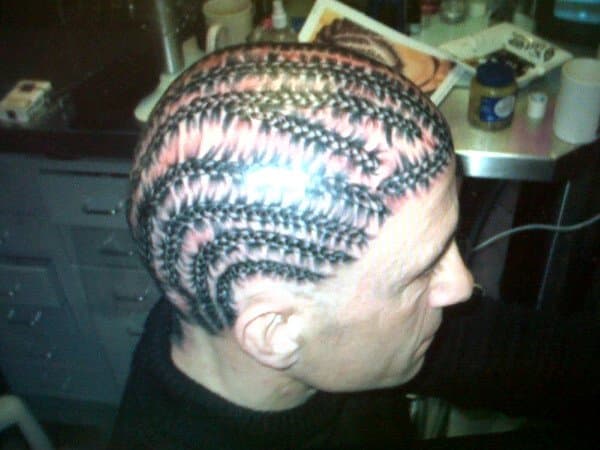 Wer hat die Idee von Cornrow Tattoos empfohlen?