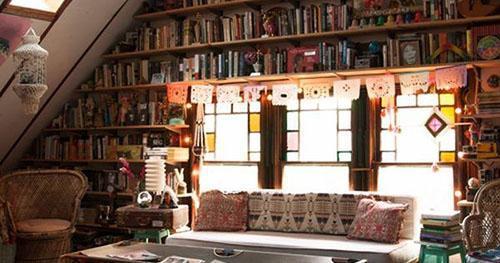 biblioteca en el ático