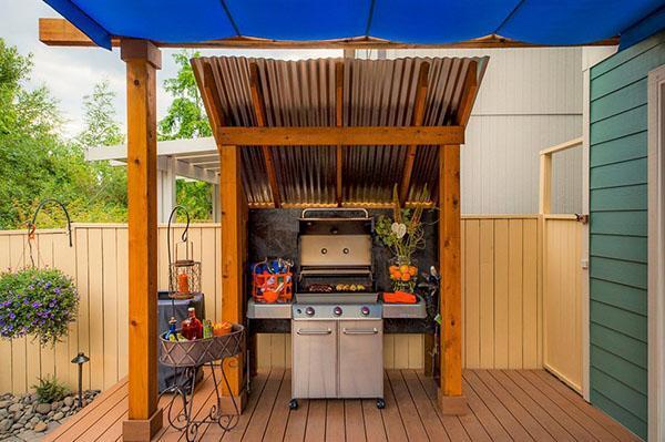 barbecue sous un auvent