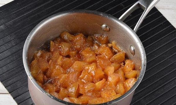 hervir mermelada de naranja y manzana
