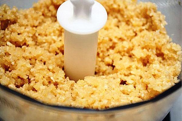 moler el parmesano en una licuadora